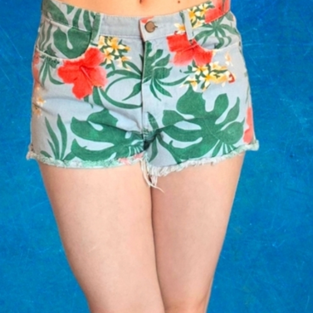 Zara Cutoff Denim Short in Tropical Hibiscus Print - Size 6